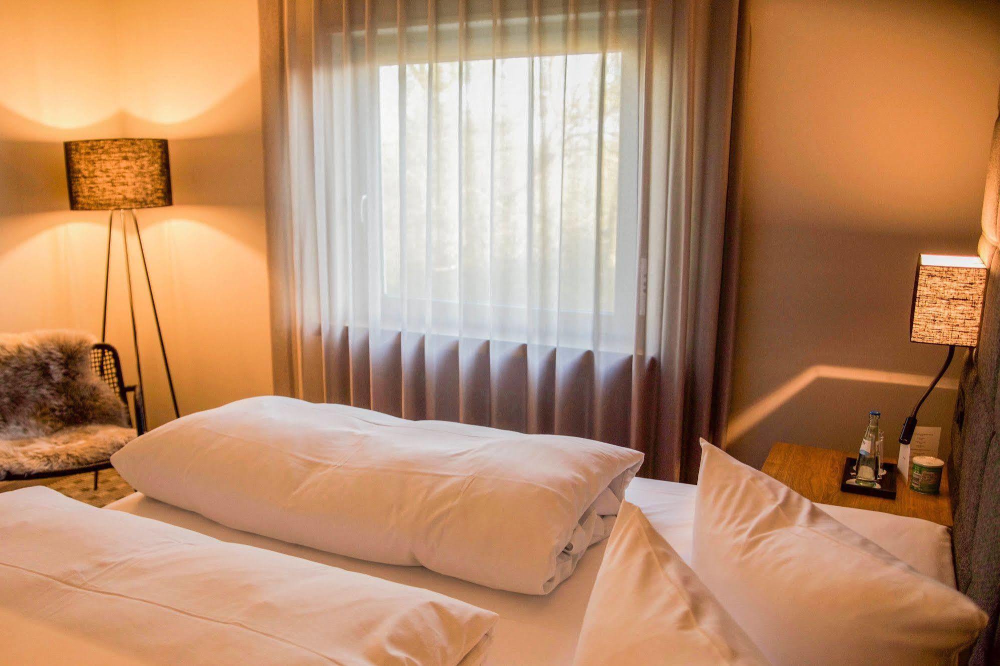 Seehotel Ketsch Schwetzingen Esterno foto